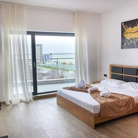 2 Casa Del Mar Apartment *